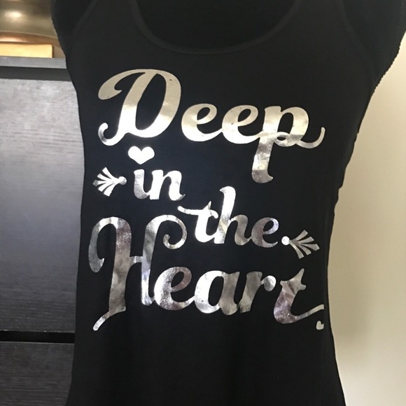 🍰Deep in the Heart" black & sliver graphic top XS - Picture 6 of 7